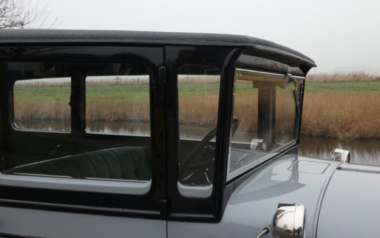 Locomobile Model 8-80 Sedan 1927