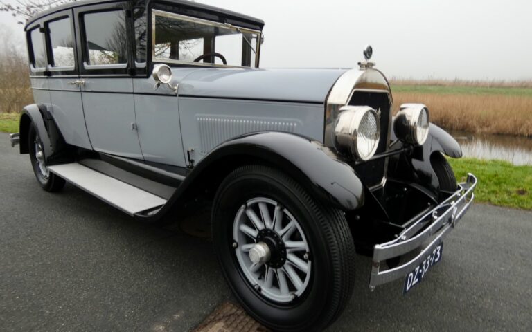 Locomobile Model 8-80 Sedan 1927