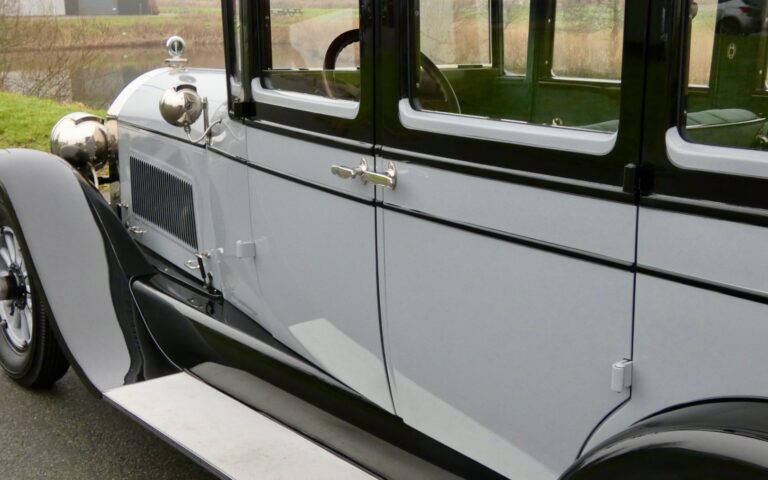 Locomobile Model 8-80 Sedan 1927