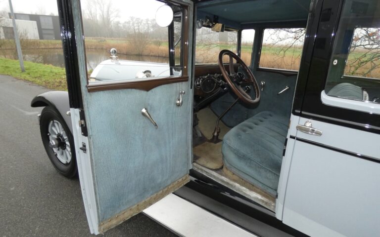 Locomobile Model 8-80 Sedan 1927