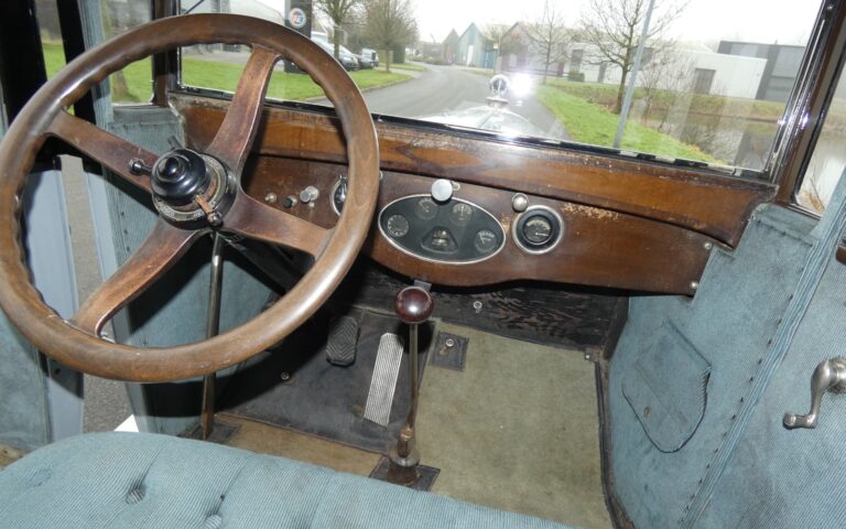 Locomobile Model 8-80 Sedan 1927