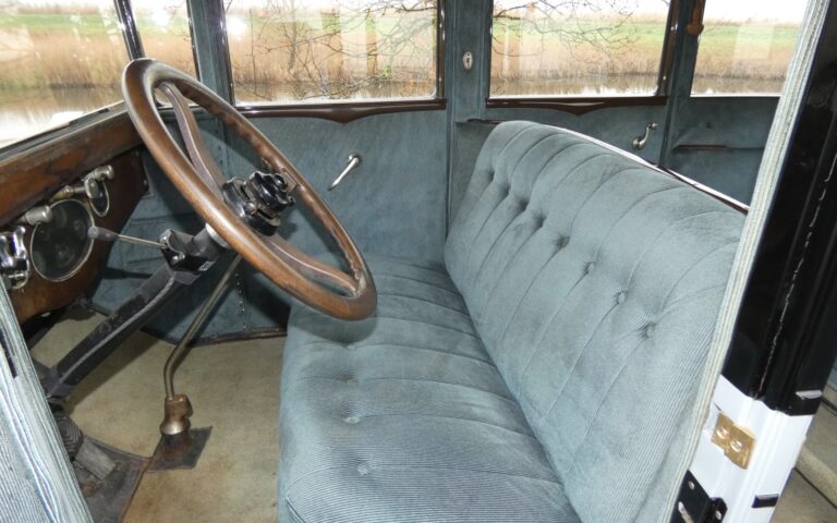 Locomobile Model 8-80 Sedan 1927